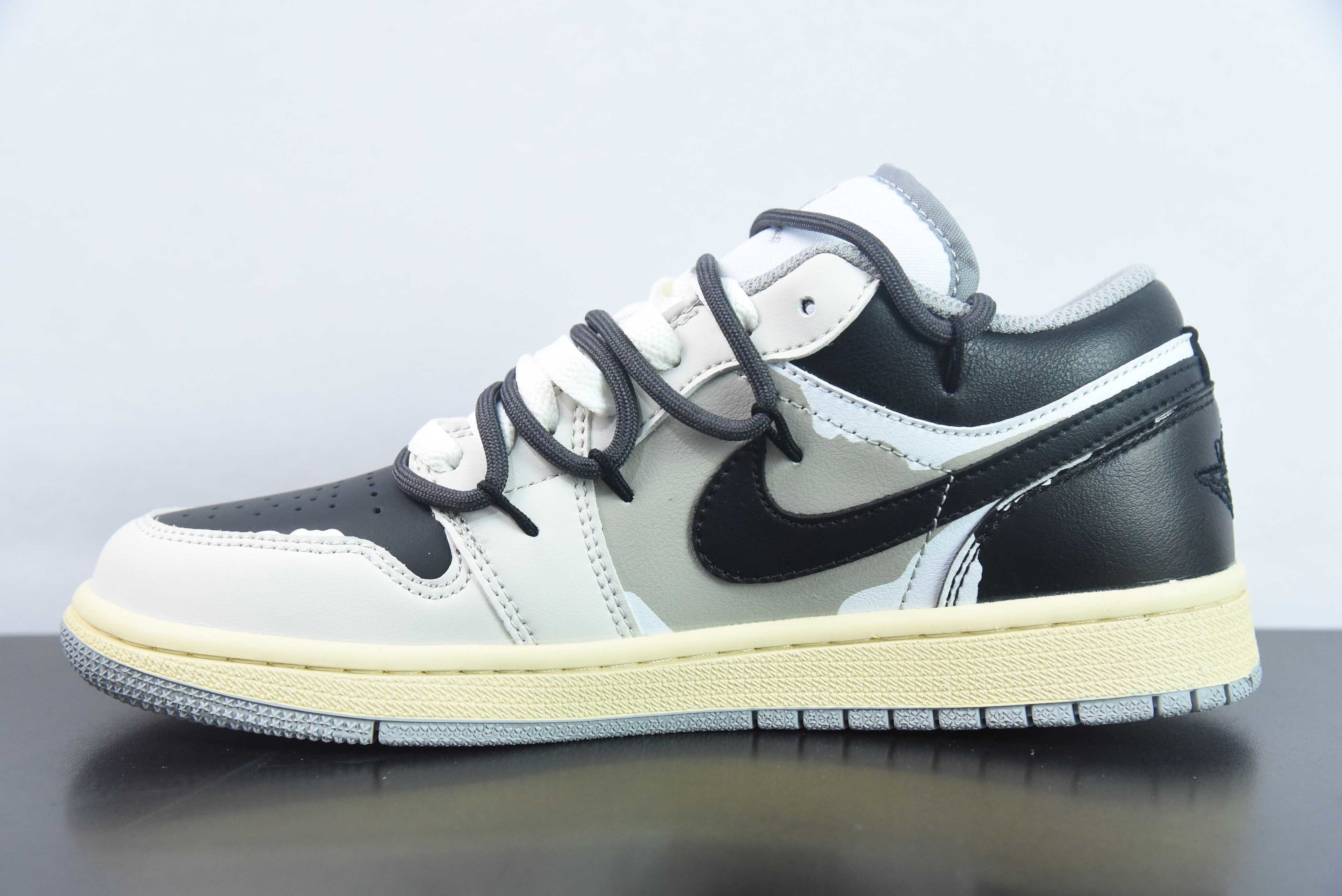 Jordan 1 Low Desphry