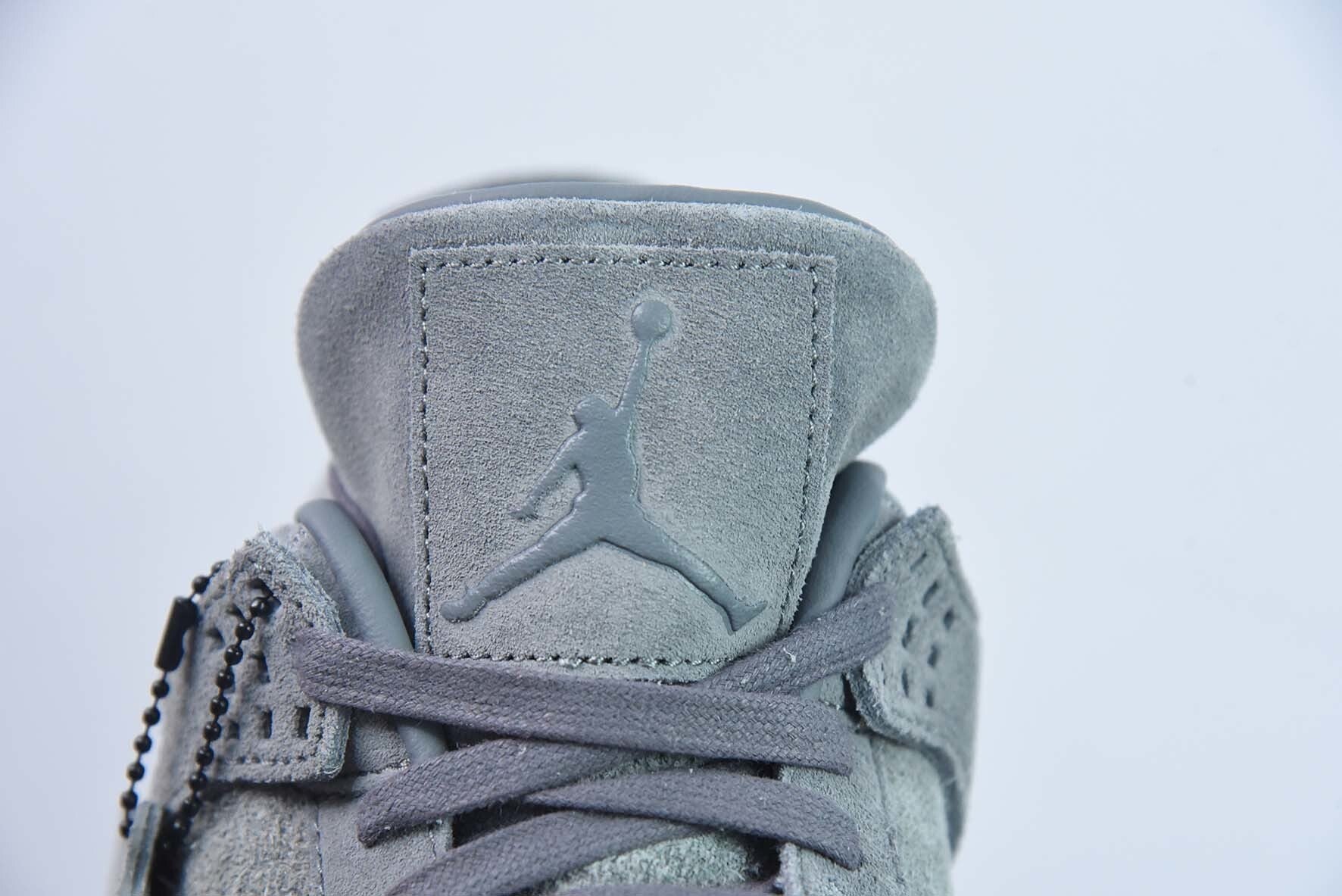 Jordan 4 Retro Kaws