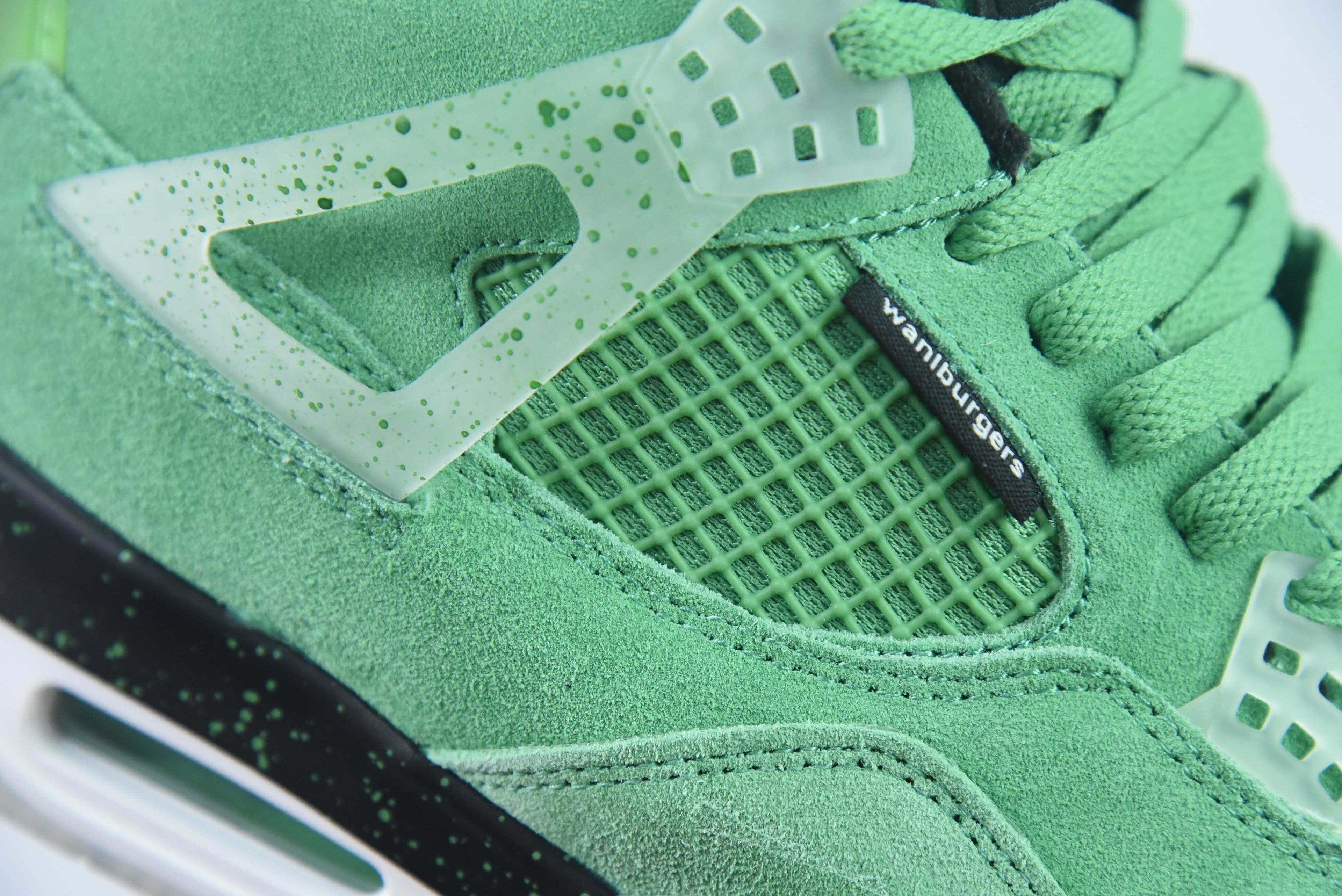 Jordan 4 Retro Wahlburgers
