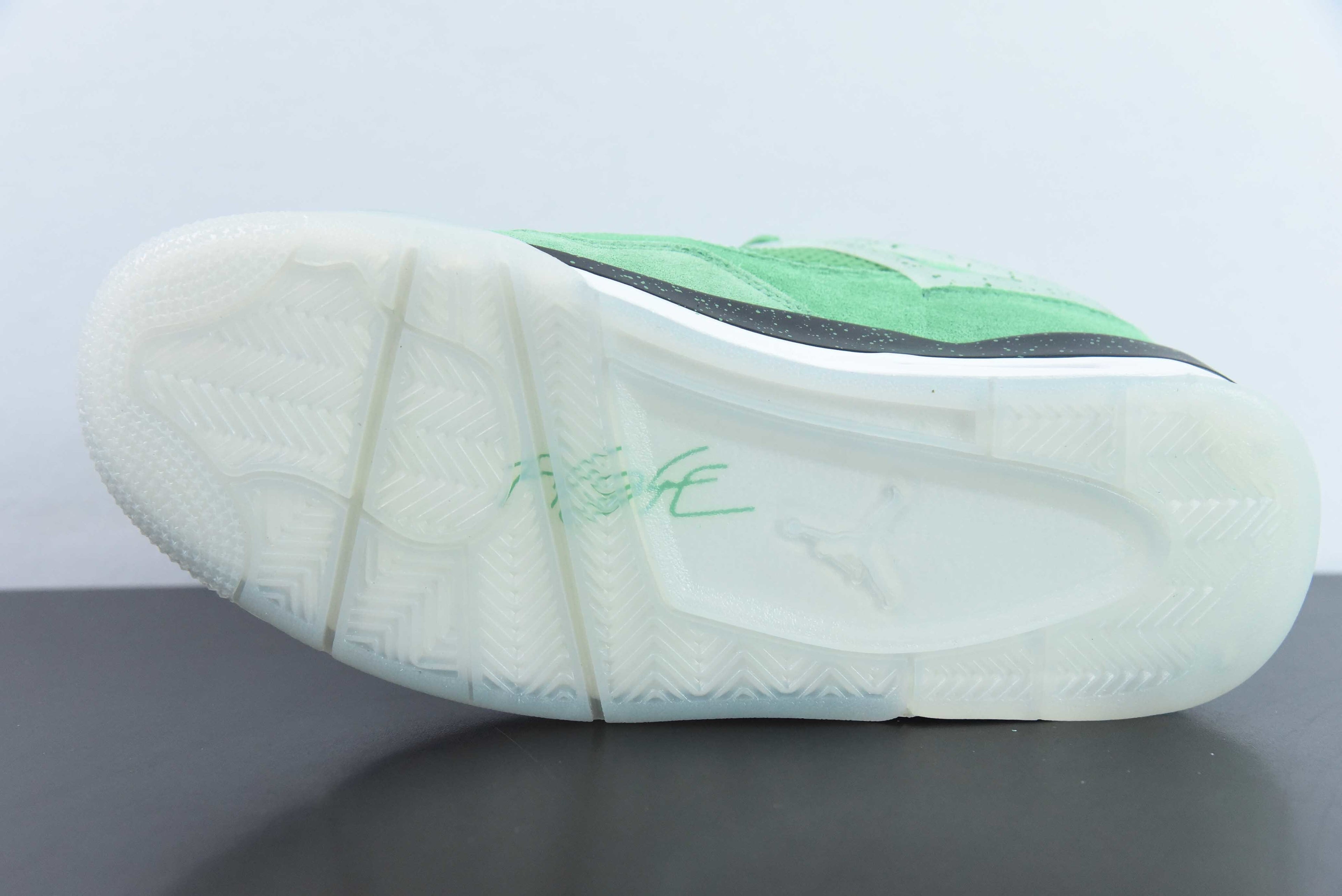 Jordan 4 Retro Wahlburgers