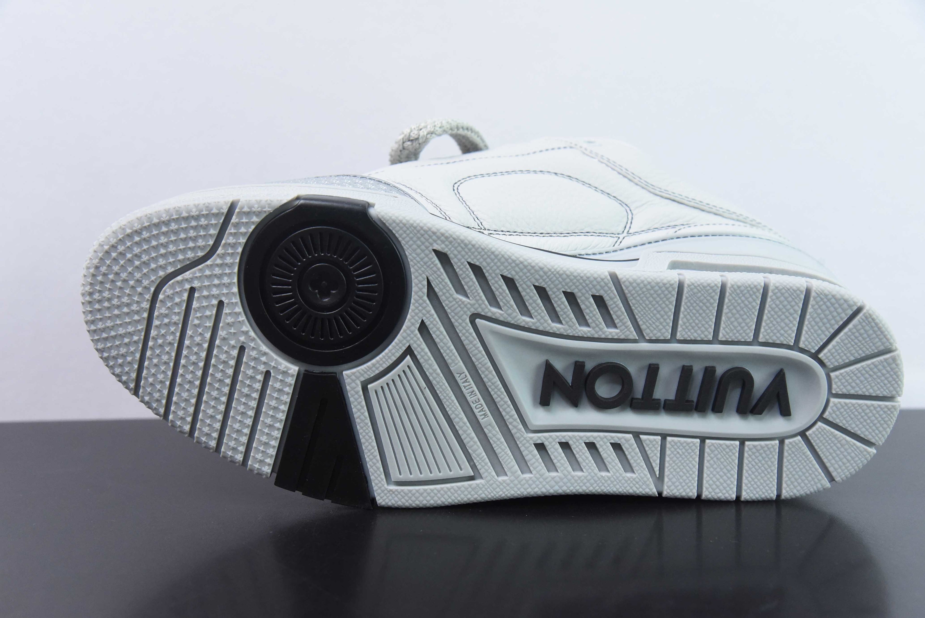 Louis Vuitton Skate Gray