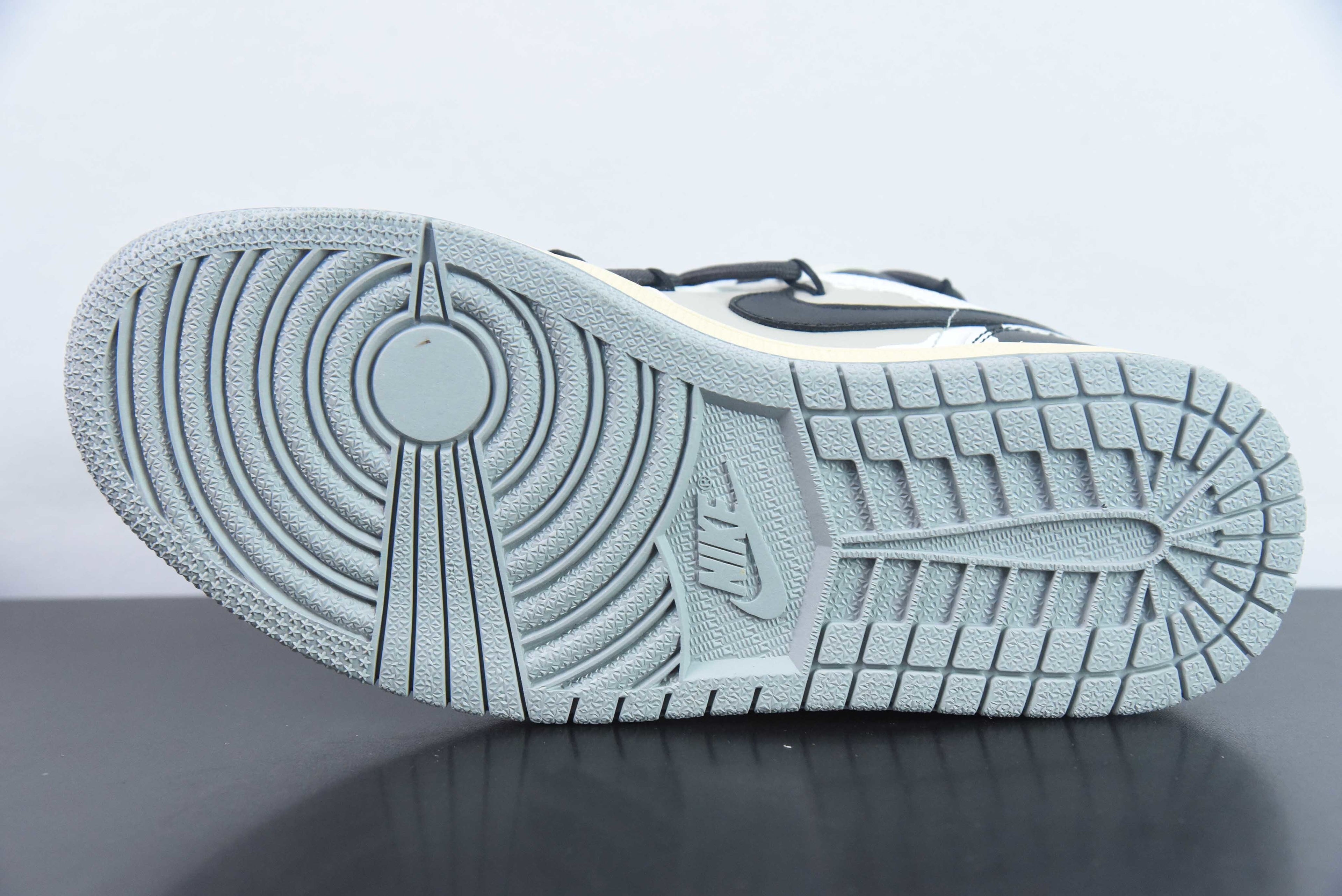 Jordan 1 Low Desphry