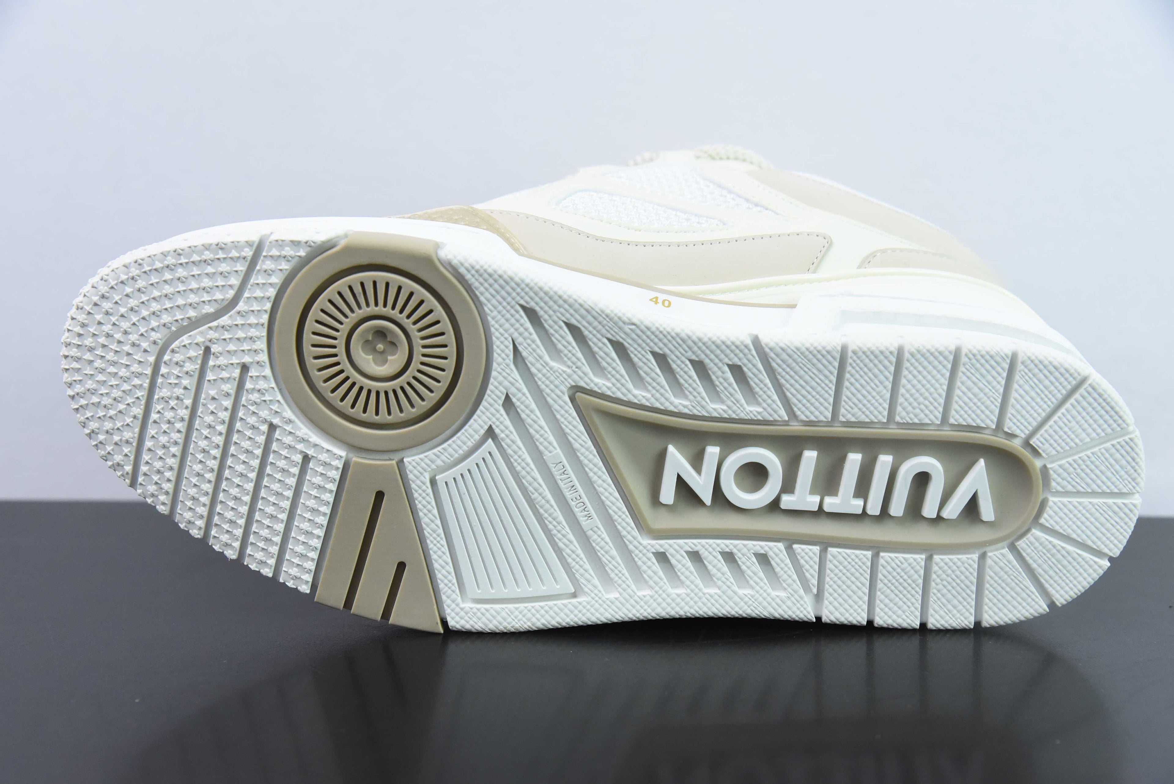 Louis Vuitton Skate Beige