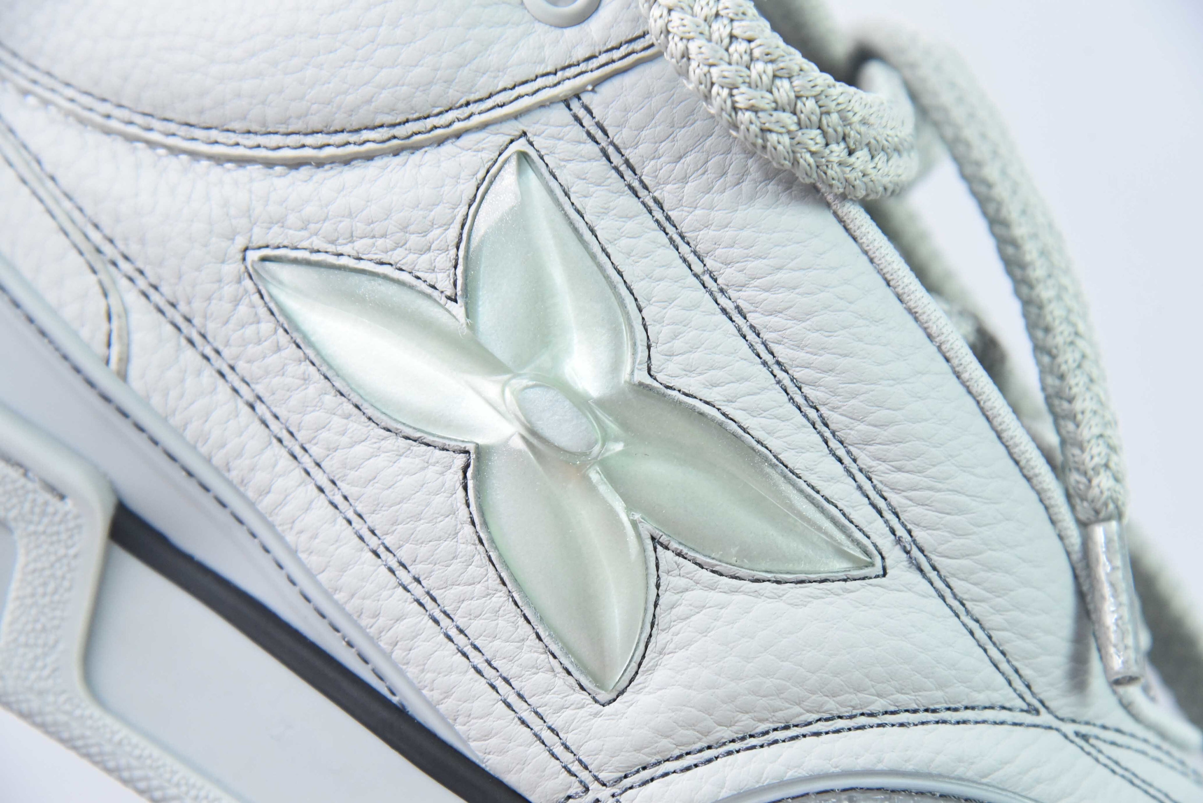 Louis Vuitton Skate Gray