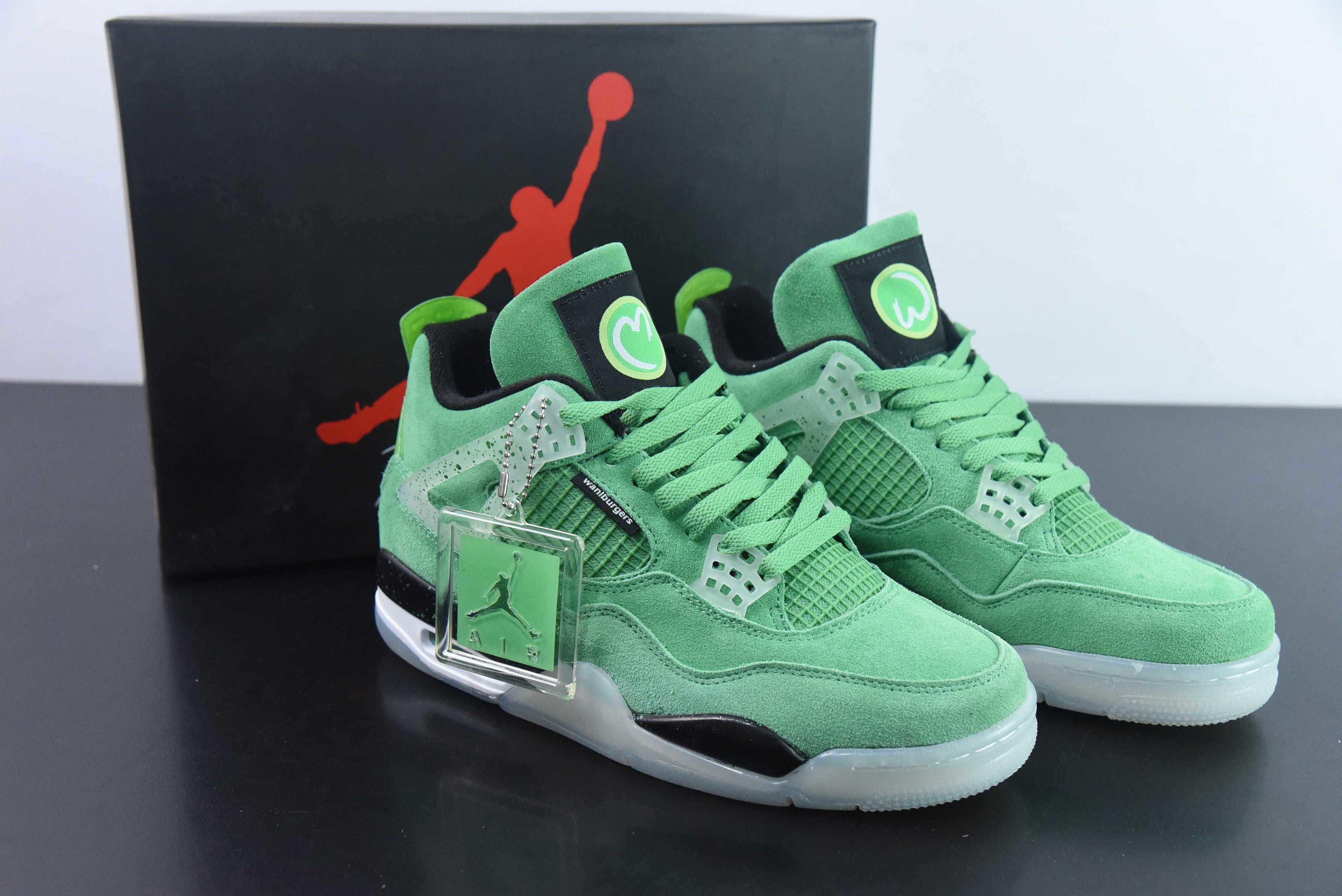 Jordan 4 Retro Wahlburgers