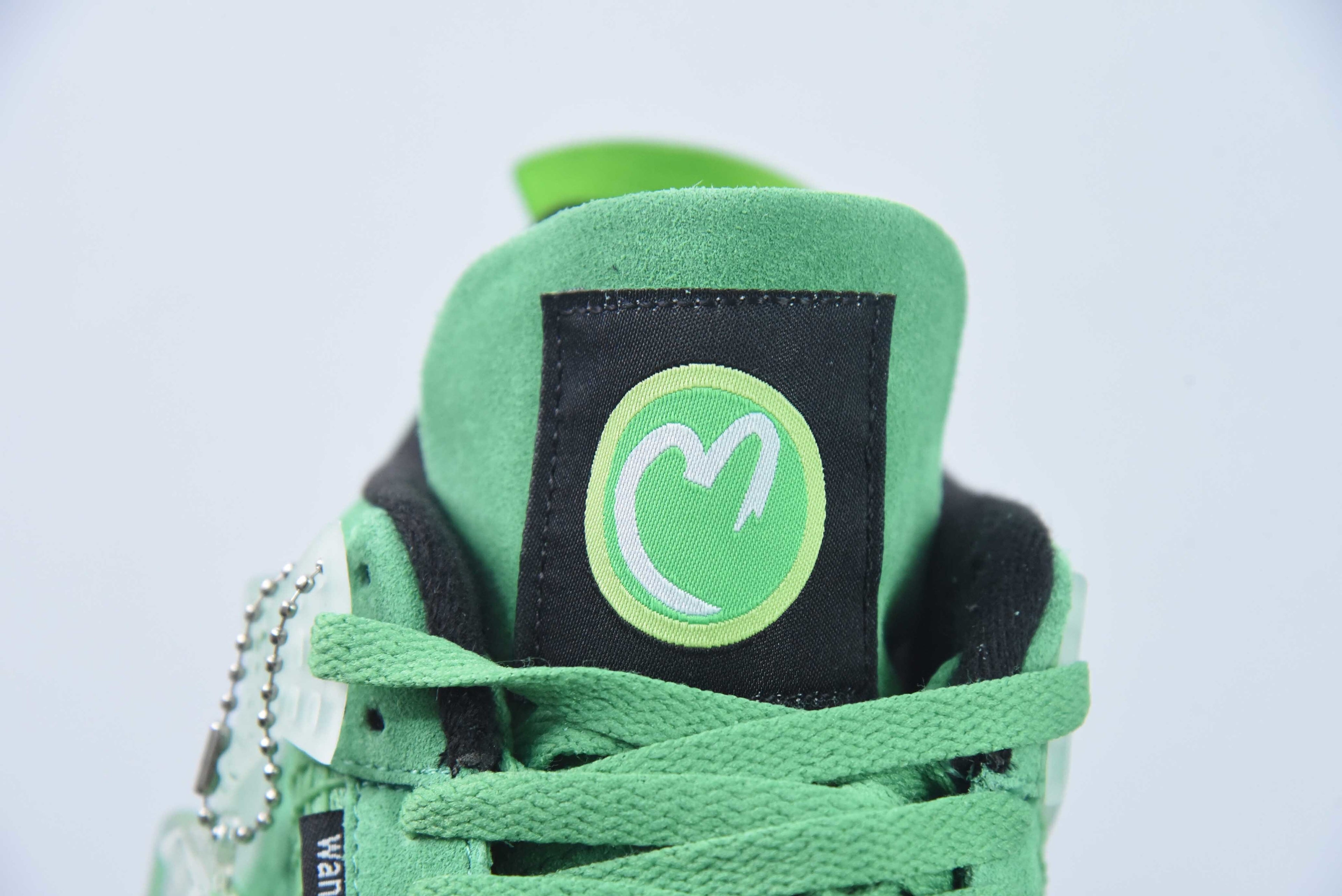 Jordan 4 Retro Wahlburgers